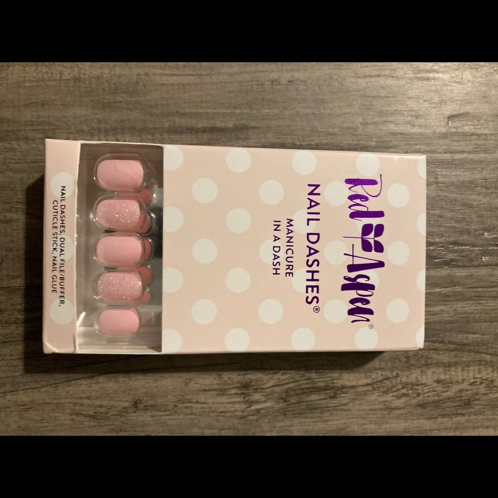 Red Aspen nail dashes